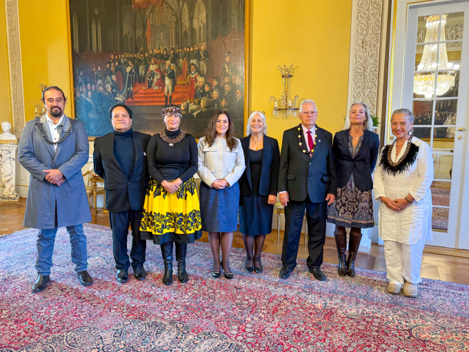 The delegation consisted of six representatives from Easter Island, the Chilean National Heritage Director Nélida Pozo Kudo, and the Director of the Kon-Tiki Museum, Liv Heyerdahl. Photo: H.M. The Queen.