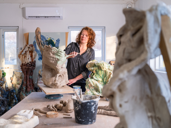 In the studio of Irene Nordli. Photo: Øivind Möller Bakken, The Royal Collections.