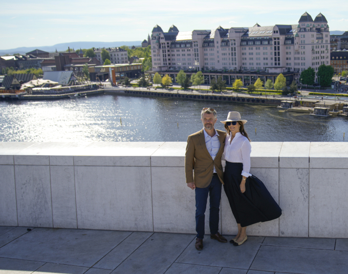 King Frederik and Queen Mary on the Opera roof. Photo: Stian Lysberg Solum / NTB