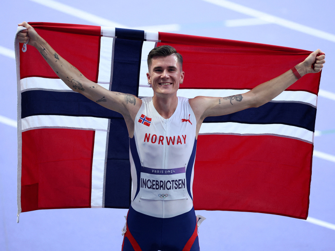 Jakob Ingebrigtsen celebrates gold on 5000. Photo: Phil Noble / Reuters