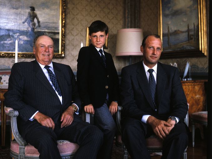 Three generations 1982: King Olav, Crown Prince Harald and Prince Haakon. Photo: Erik Thorberg / NTB